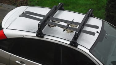 Thule magnetic ski discount rack